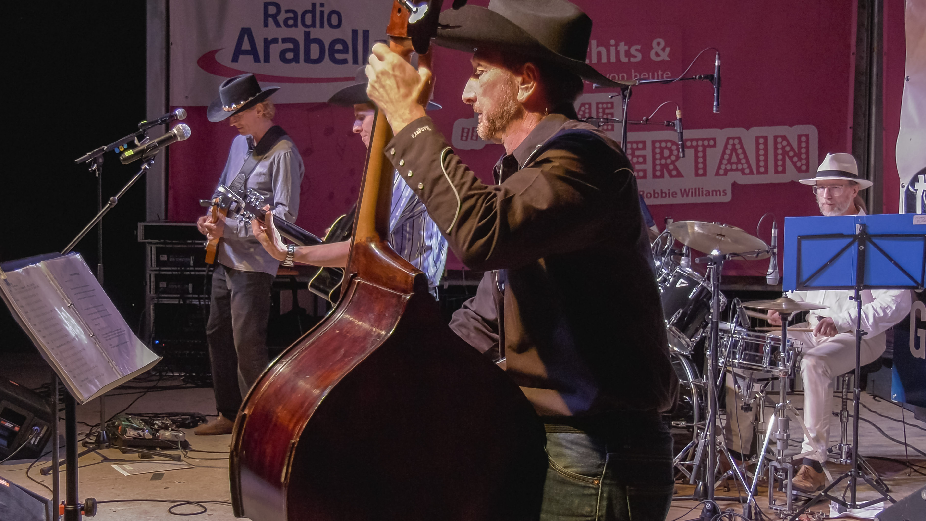 Country music for city folks